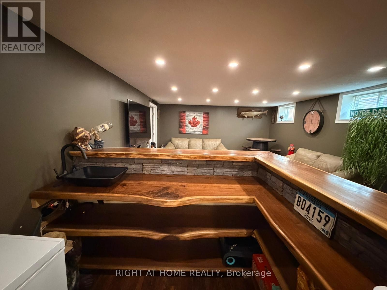 












786 8TH STREET E

,
Owen Sound,




Ontario
N4K1L9


