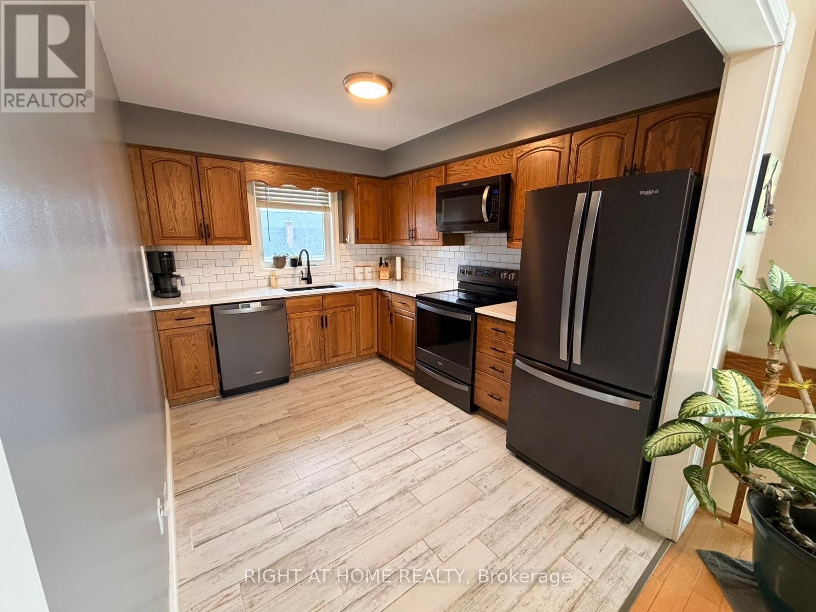 












786 8TH STREET E

,
Owen Sound,




Ontario
N4K1L9

