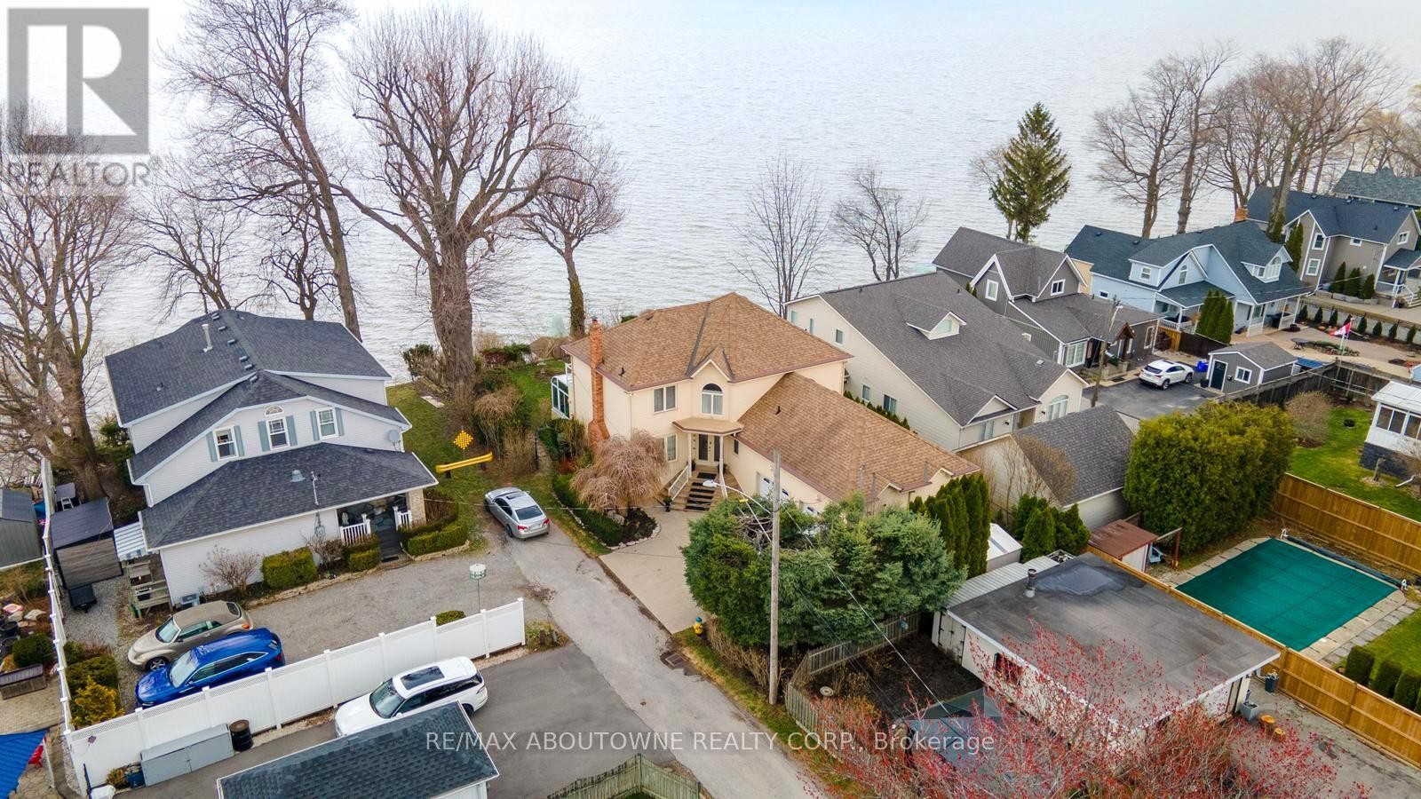 












1 TWELFTH STREET

,
Grimsby (Grimsby Beach),




Ontario
L3M2V6

