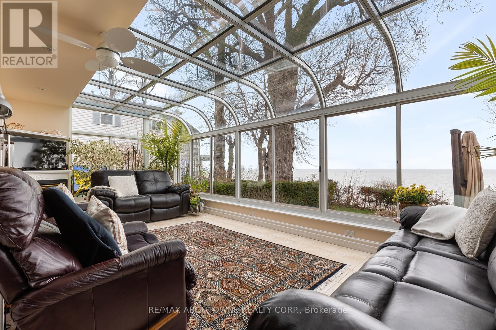 












1 TWELFTH STREET

,
Grimsby (Grimsby Beach),




Ontario
L3M2V6

