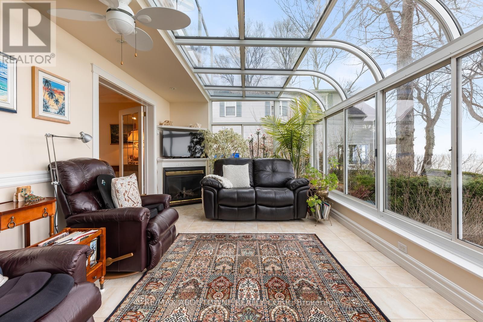 












1 TWELFTH STREET

,
Grimsby (Grimsby Beach),




Ontario
L3M2V6

