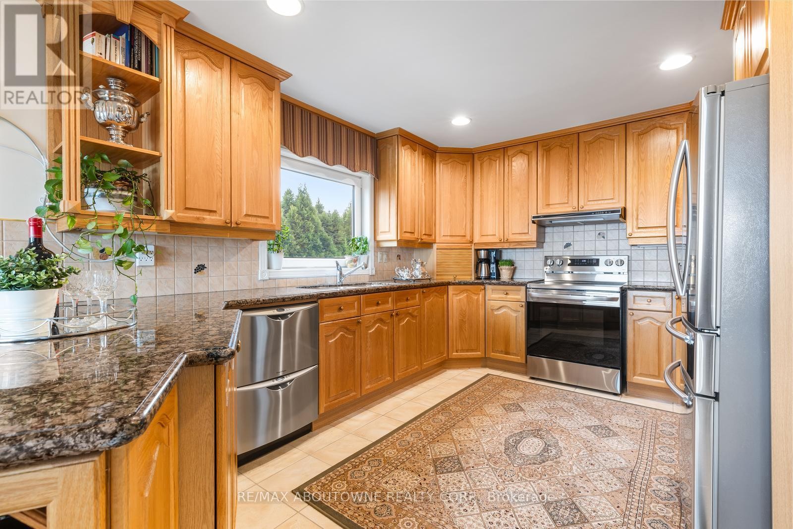 












1 TWELFTH STREET

,
Grimsby (Grimsby Beach),




Ontario
L3M2V6

