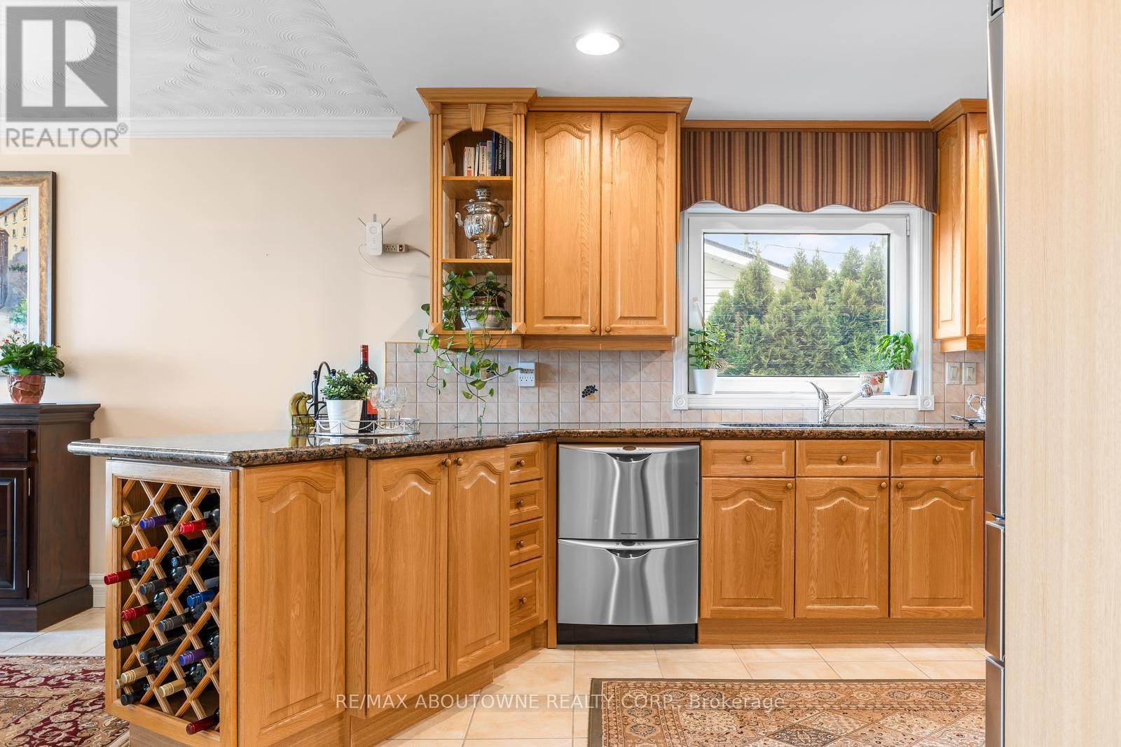 












1 TWELFTH STREET

,
Grimsby (Grimsby Beach),




Ontario
L3M2V6

