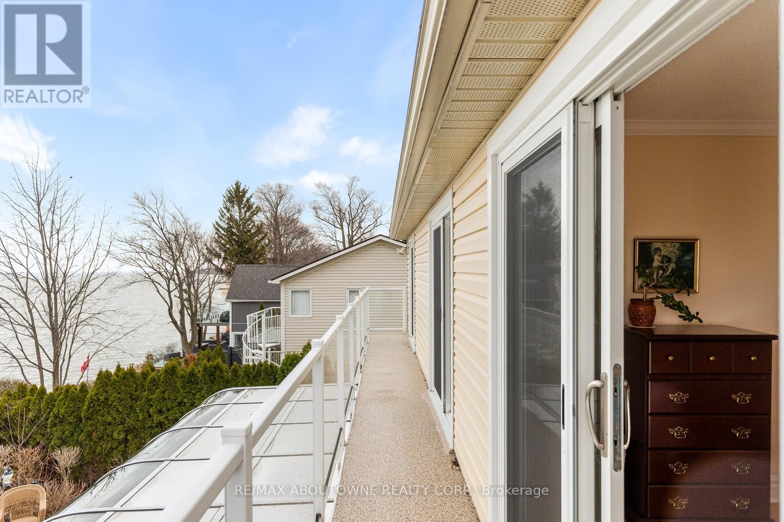 












1 TWELFTH STREET

,
Grimsby (Grimsby Beach),




Ontario
L3M2V6

