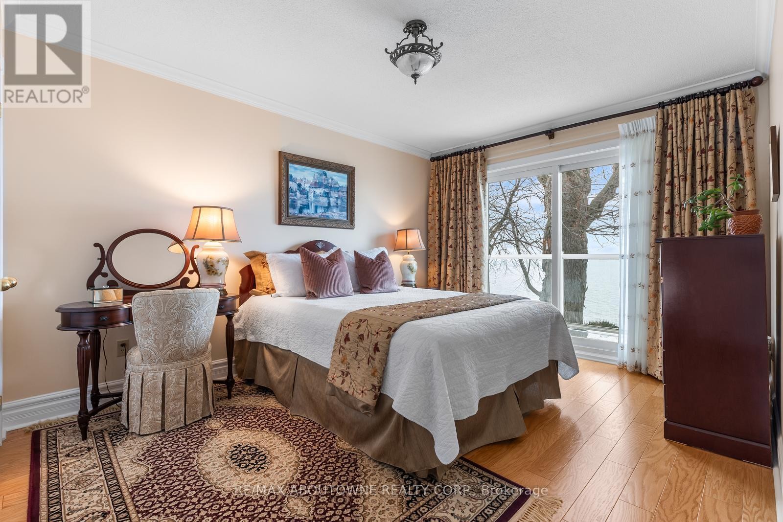 












1 TWELFTH STREET

,
Grimsby (Grimsby Beach),




Ontario
L3M2V6

