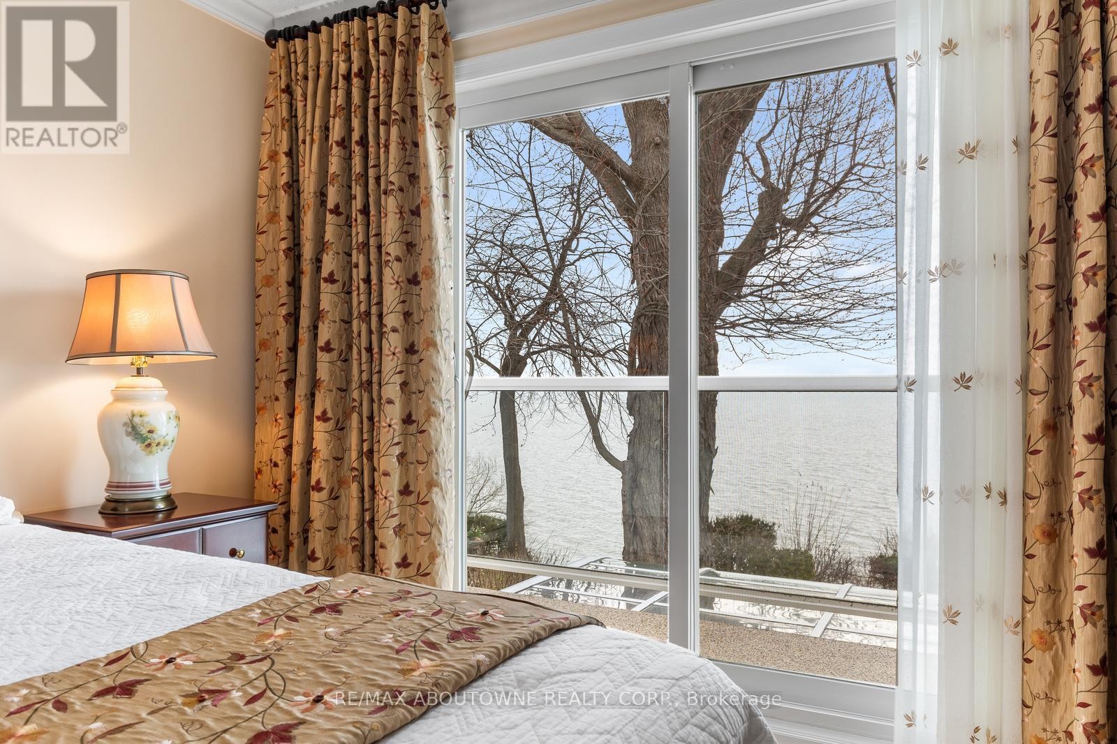 












1 TWELFTH STREET

,
Grimsby (Grimsby Beach),




Ontario
L3M2V6

