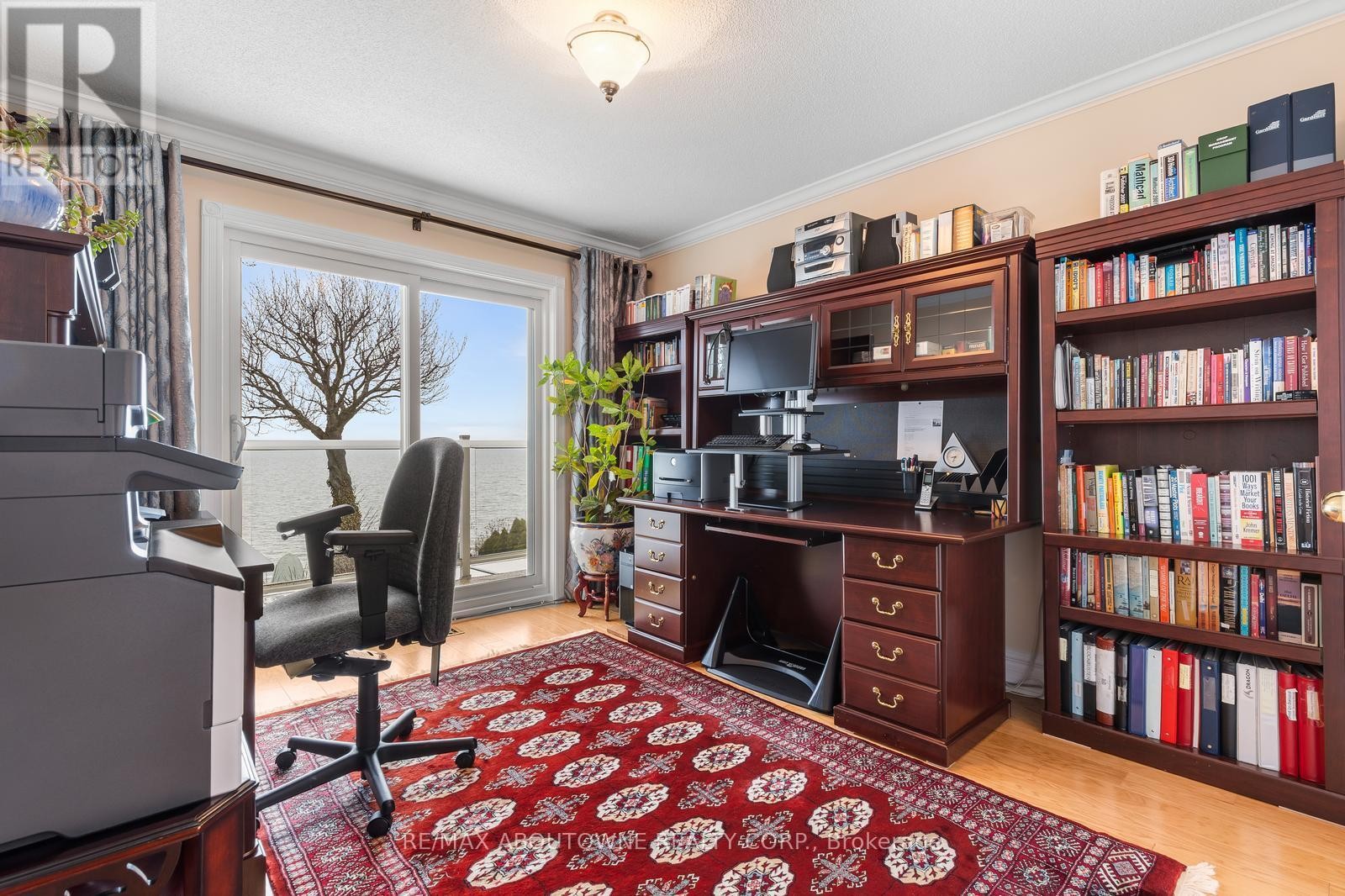 












1 TWELFTH STREET

,
Grimsby (Grimsby Beach),




Ontario
L3M2V6

