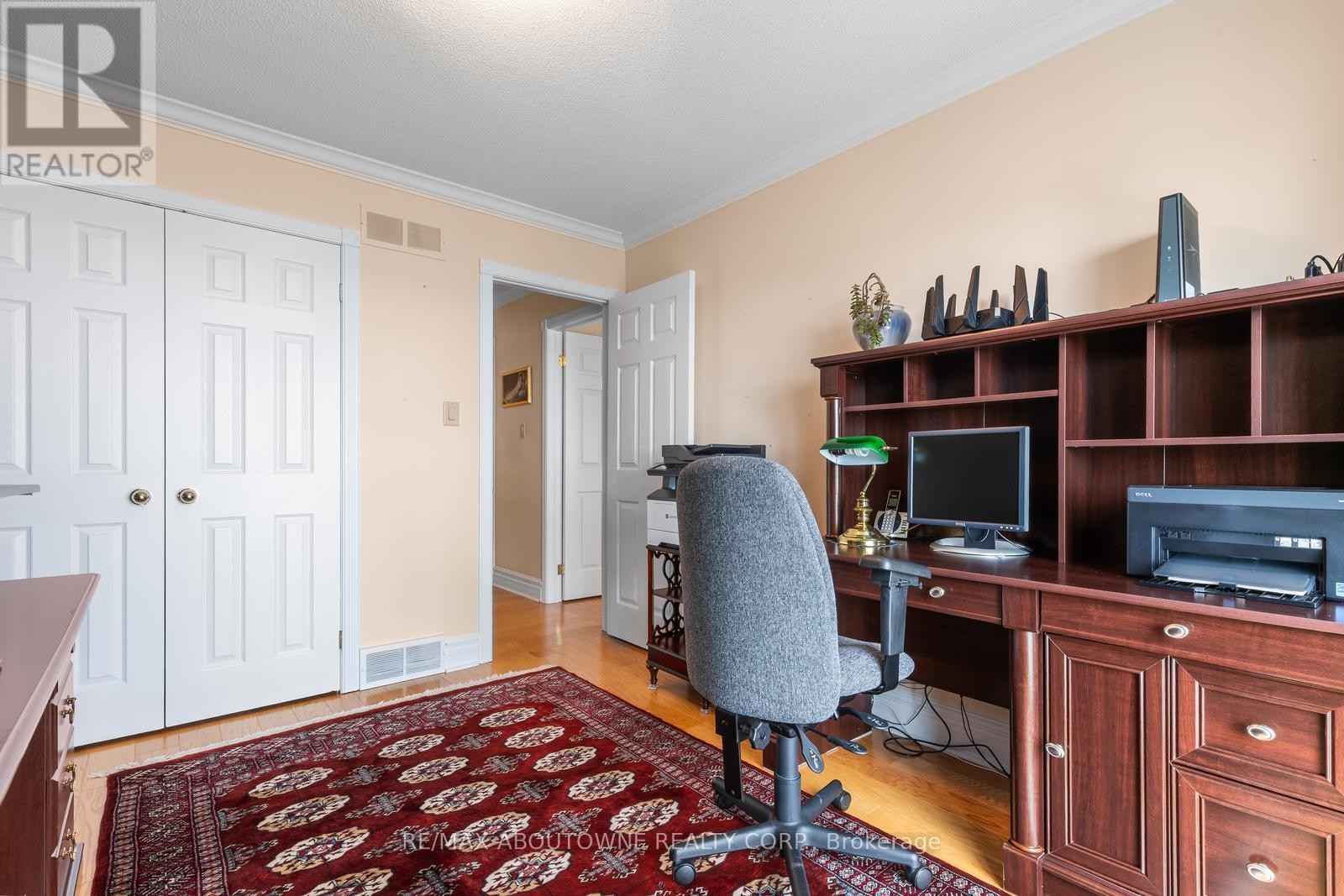 












1 TWELFTH STREET

,
Grimsby (Grimsby Beach),




Ontario
L3M2V6

