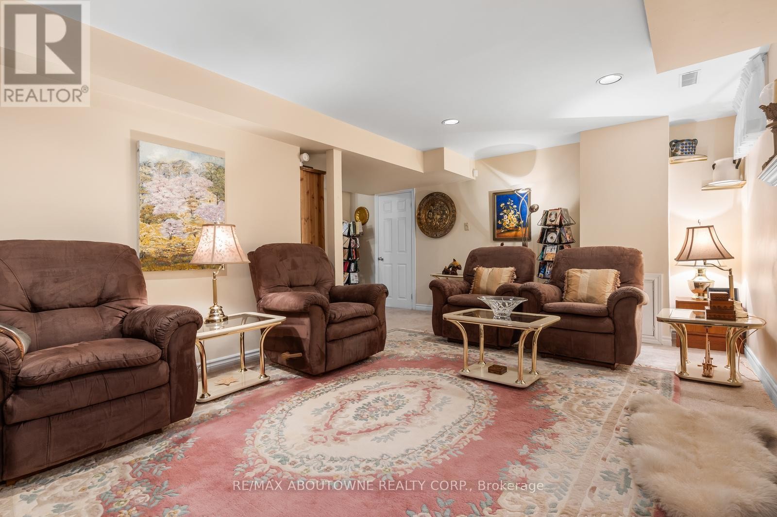 












1 TWELFTH STREET

,
Grimsby (Grimsby Beach),




Ontario
L3M2V6

