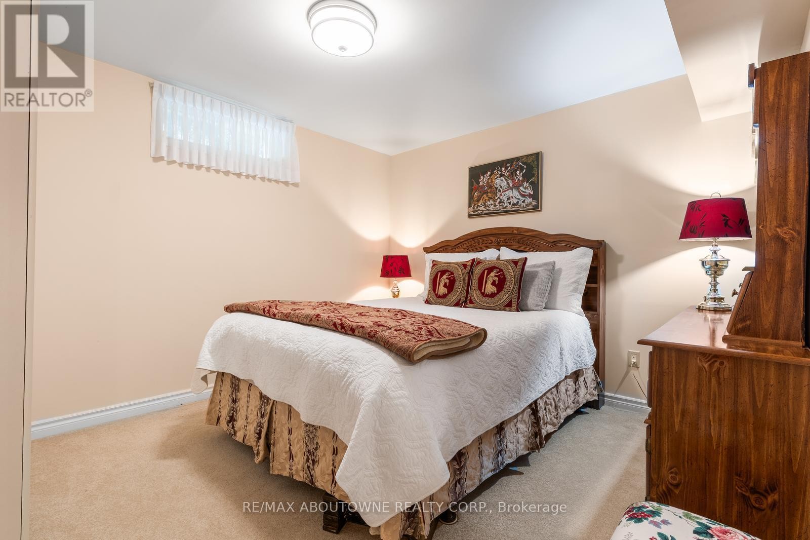 












1 TWELFTH STREET

,
Grimsby (Grimsby Beach),




Ontario
L3M2V6

