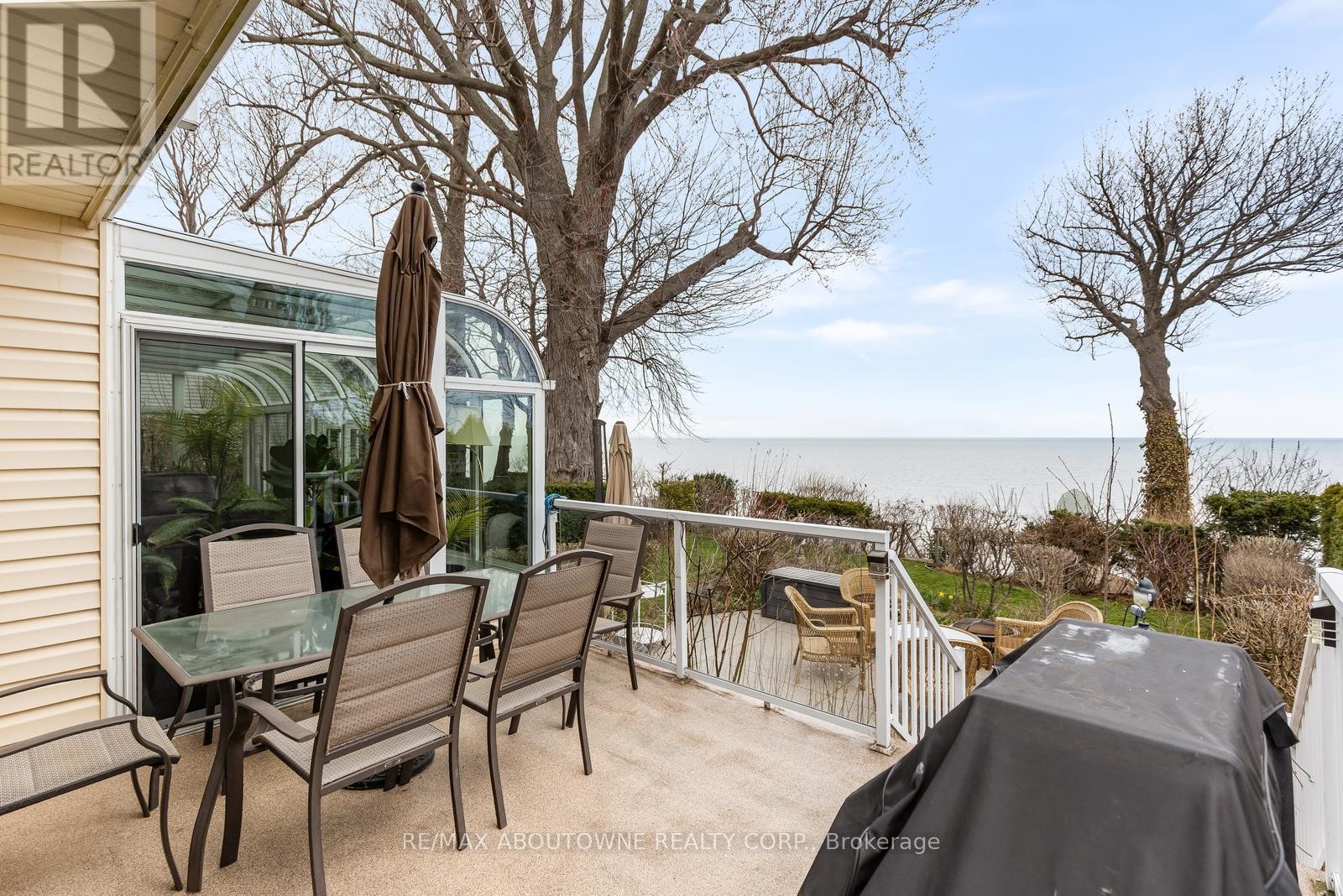 












1 TWELFTH STREET

,
Grimsby (Grimsby Beach),




Ontario
L3M2V6

