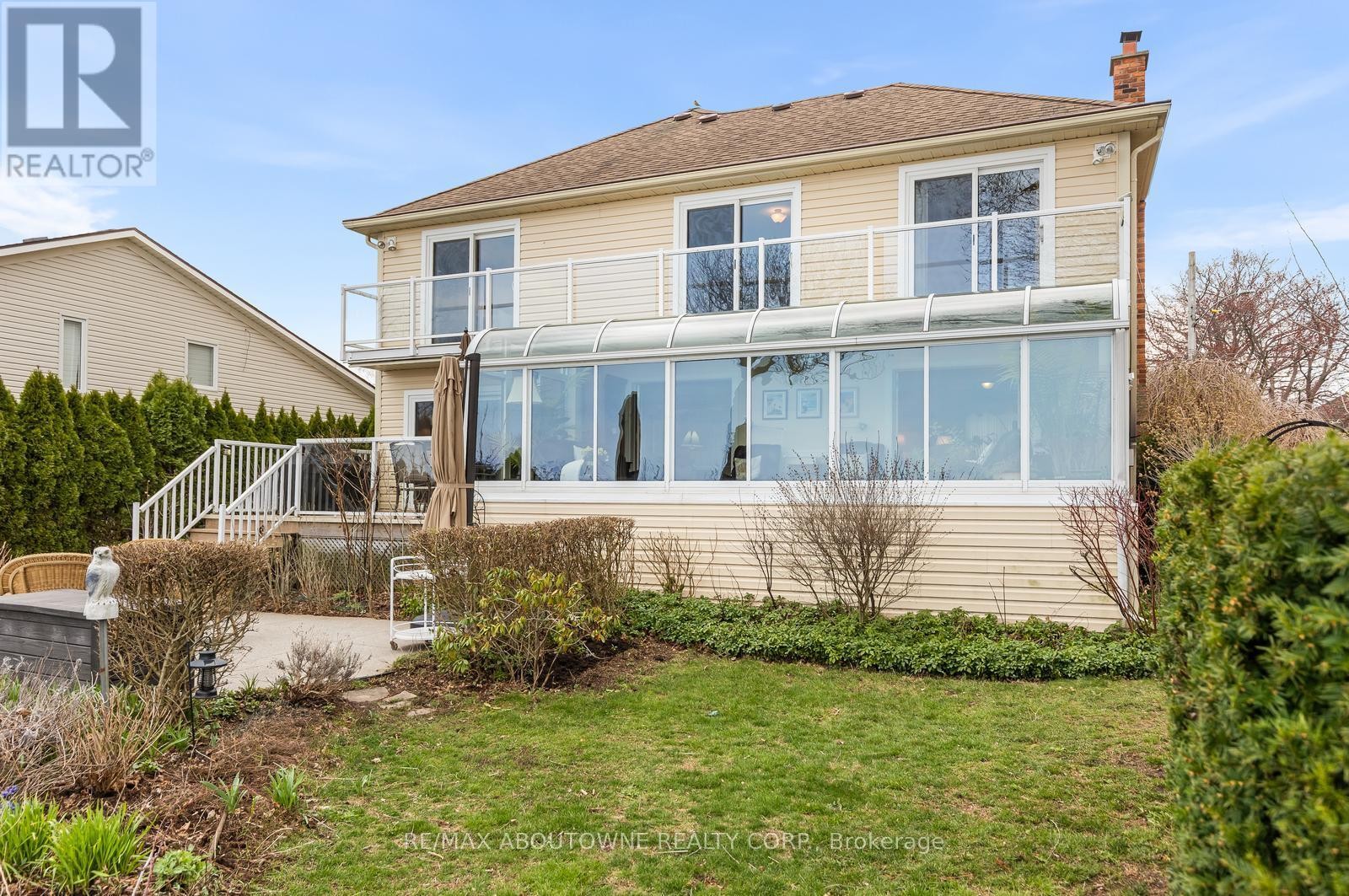 












1 TWELFTH STREET

,
Grimsby (Grimsby Beach),




Ontario
L3M2V6


