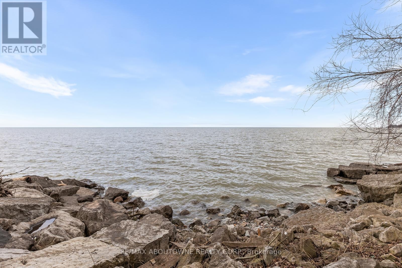 












1 TWELFTH STREET

,
Grimsby (Grimsby Beach),




Ontario
L3M2V6

