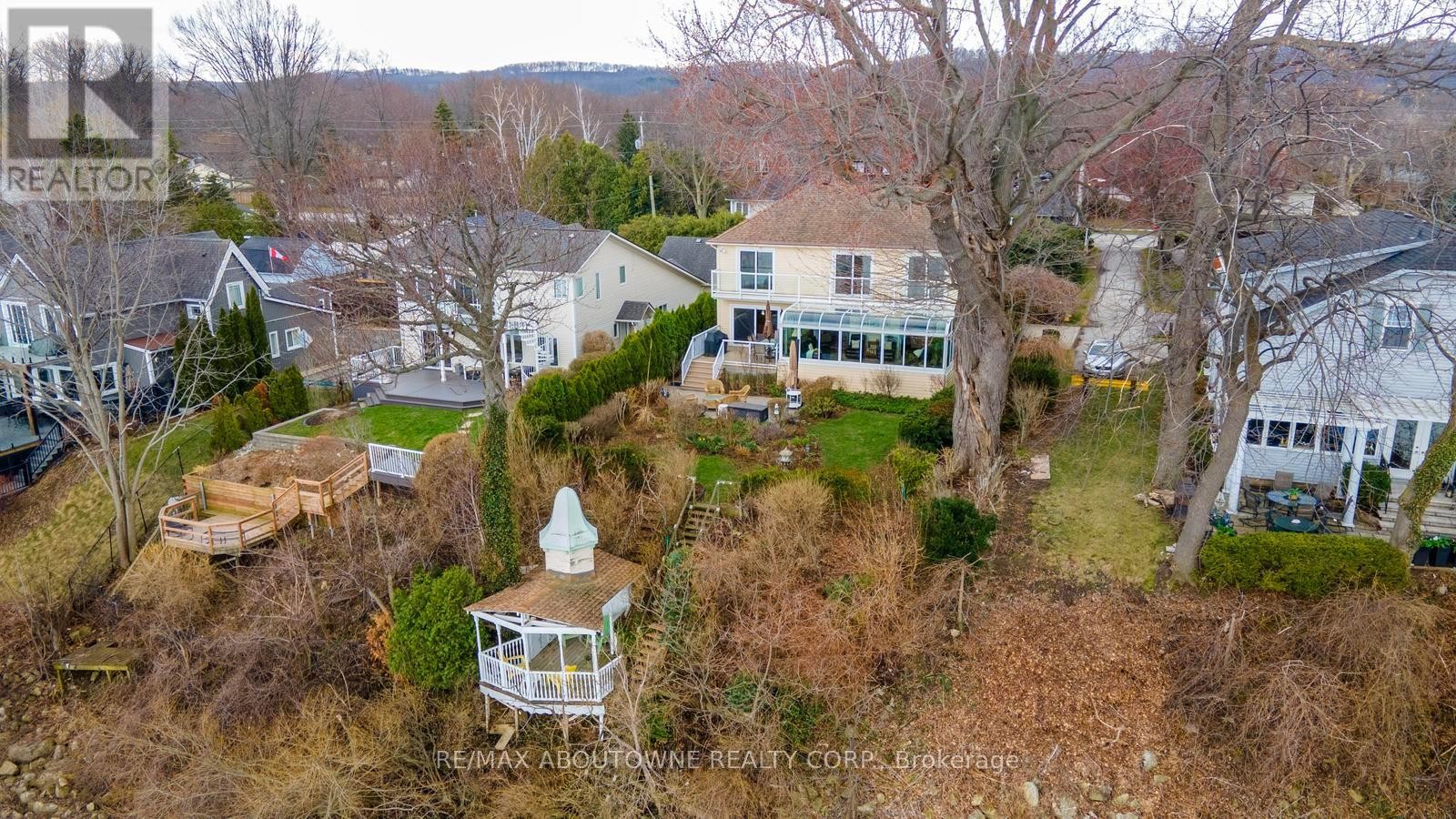 












1 TWELFTH STREET

,
Grimsby (Grimsby Beach),




Ontario
L3M2V6

