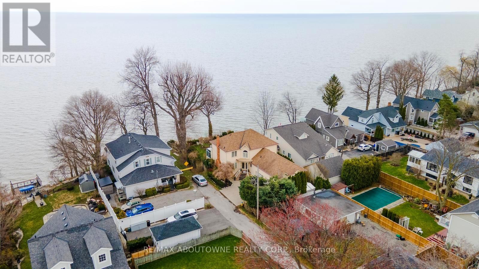 












1 TWELFTH STREET

,
Grimsby (Grimsby Beach),




Ontario
L3M2V6

