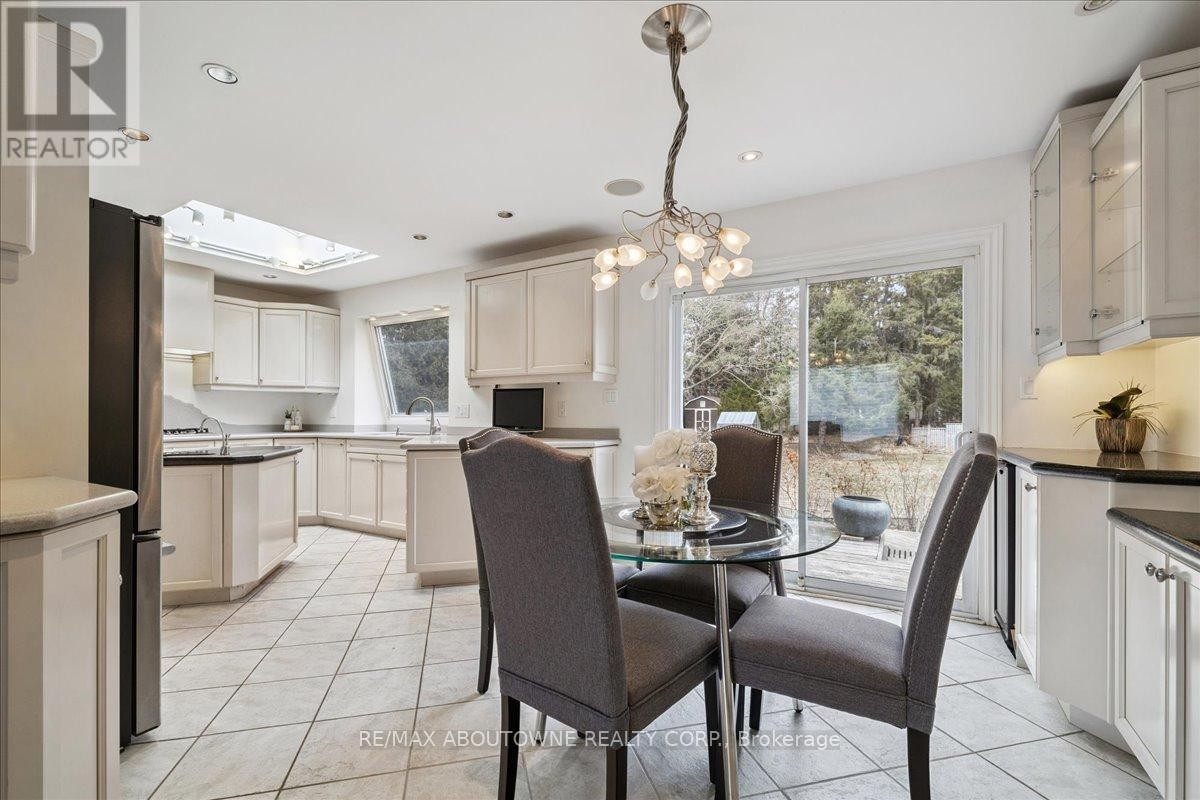












25 BANNISDALE WAY

,
Hamilton (Carlisle),




Ontario
L0R1H2

