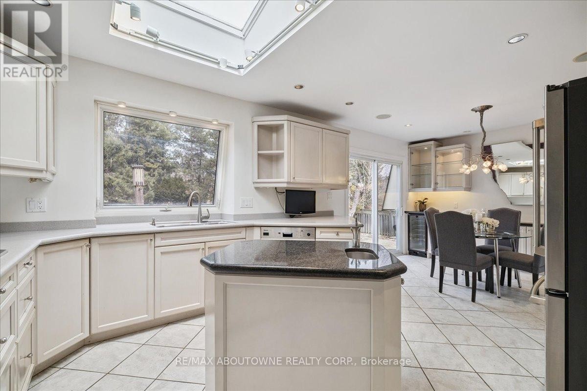 












25 BANNISDALE WAY

,
Hamilton (Carlisle),




Ontario
L0R1H2

