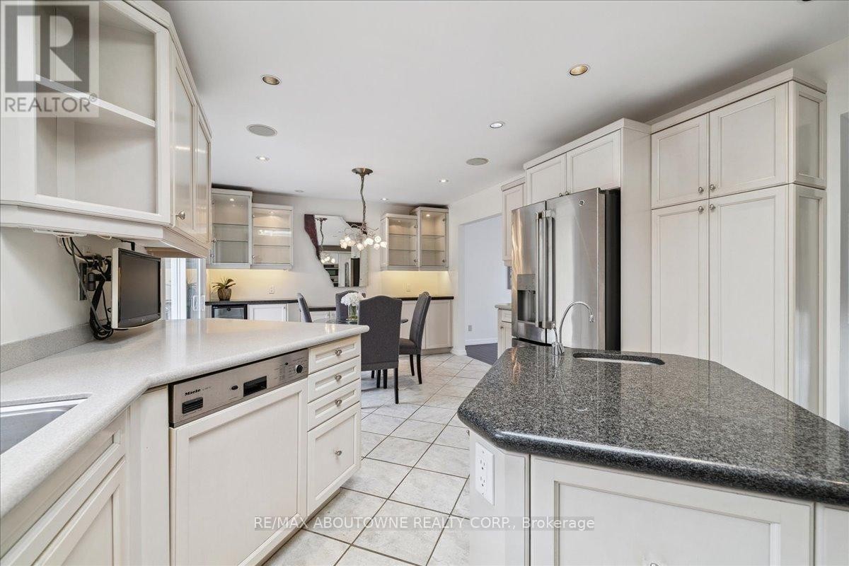 












25 BANNISDALE WAY

,
Hamilton (Carlisle),




Ontario
L0R1H2

