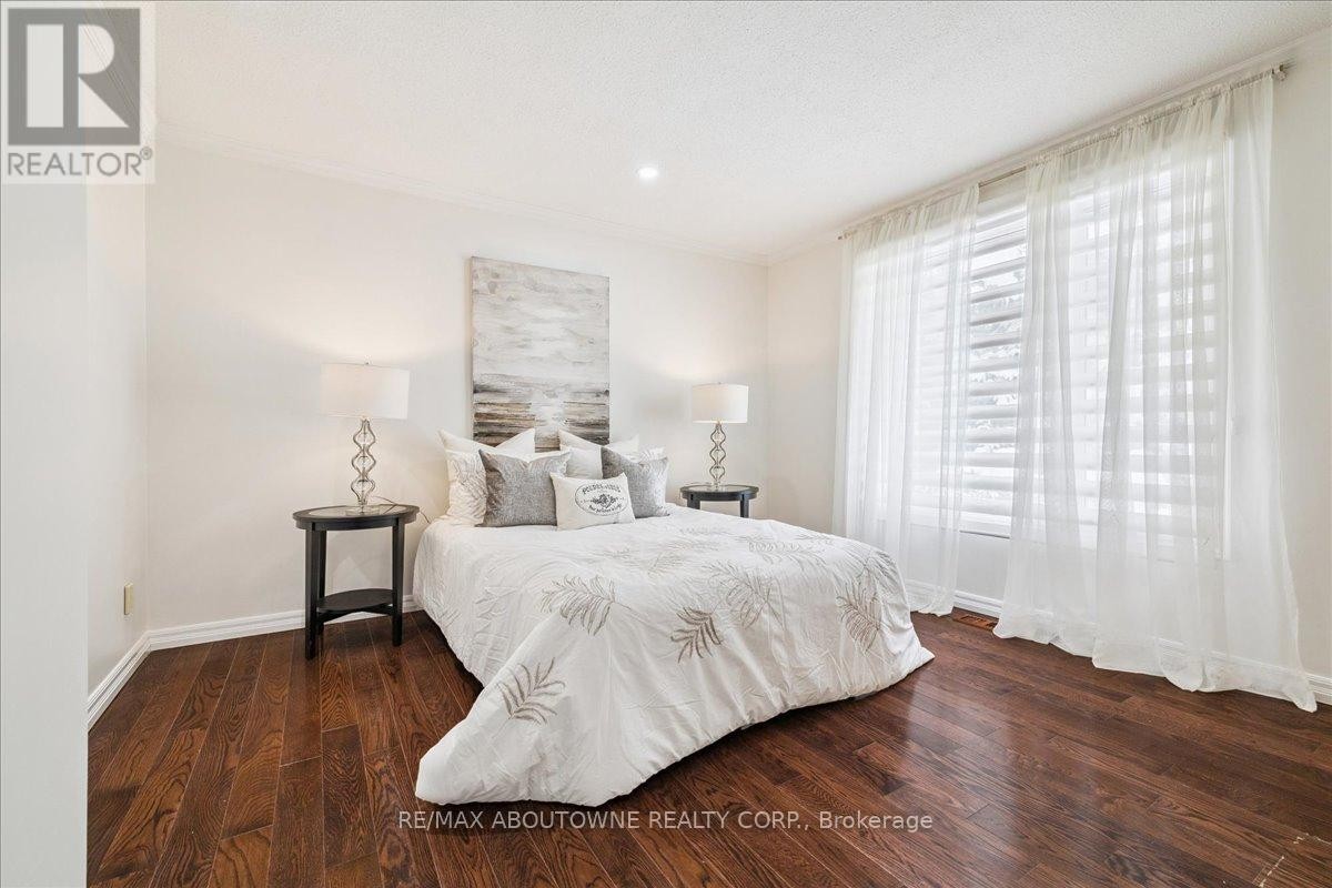 












25 BANNISDALE WAY

,
Hamilton (Carlisle),




Ontario
L0R1H2

