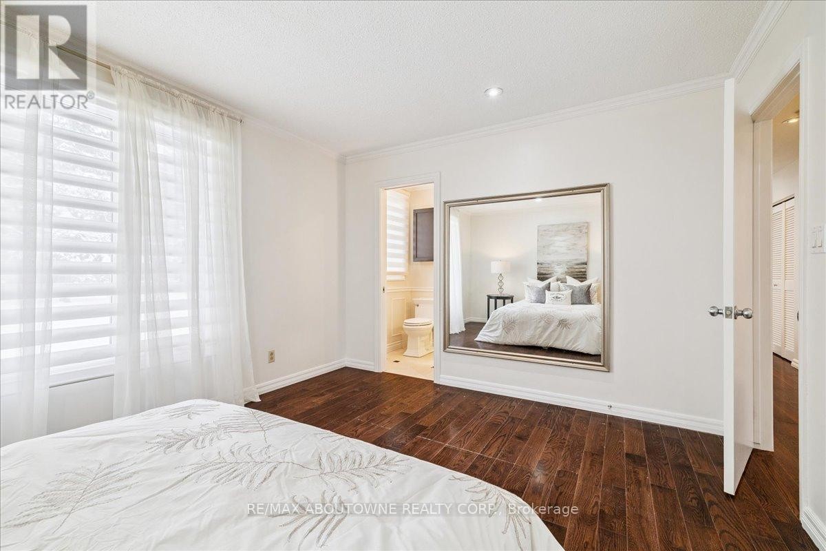 












25 BANNISDALE WAY

,
Hamilton (Carlisle),




Ontario
L0R1H2

