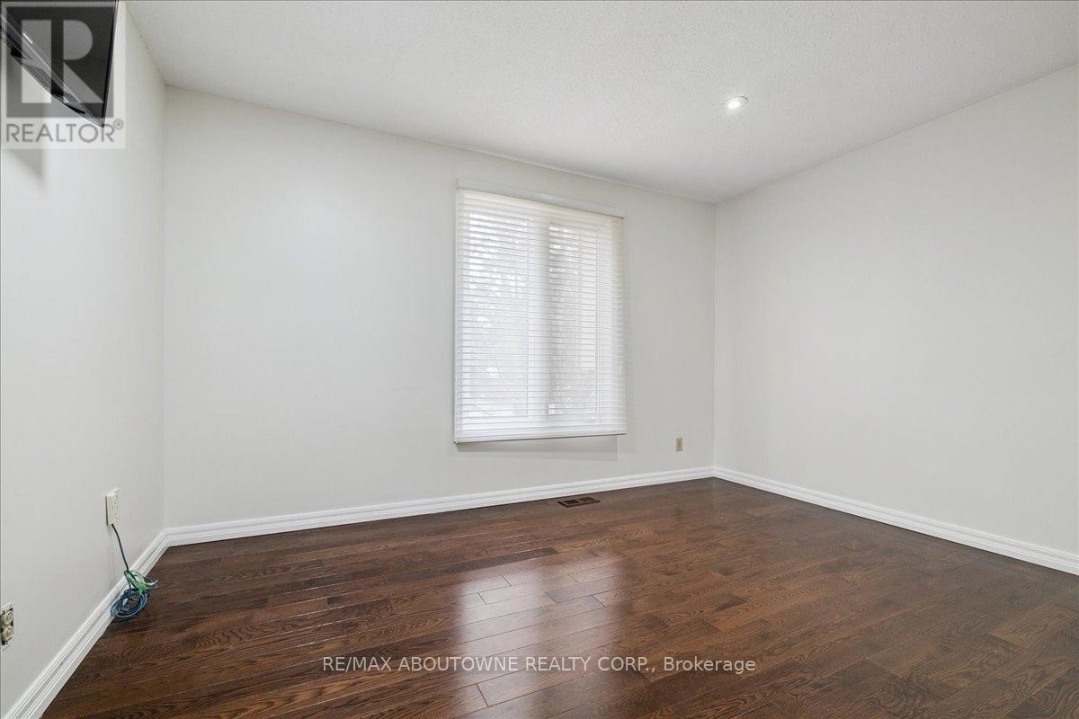 












25 BANNISDALE WAY

,
Hamilton (Carlisle),




Ontario
L0R1H2

