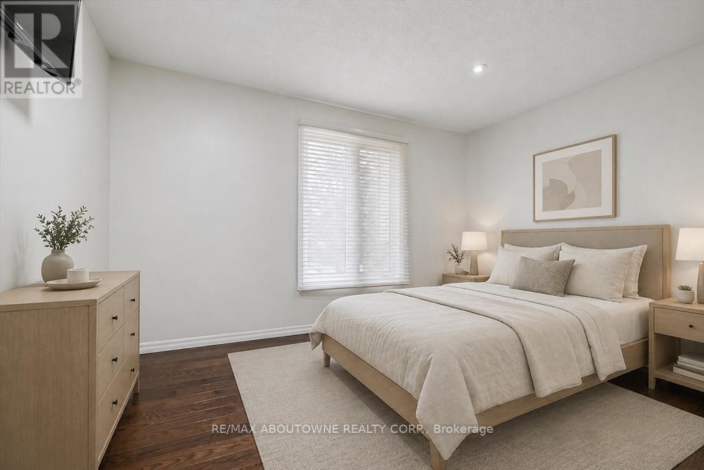 












25 BANNISDALE WAY

,
Hamilton (Carlisle),




Ontario
L0R1H2

