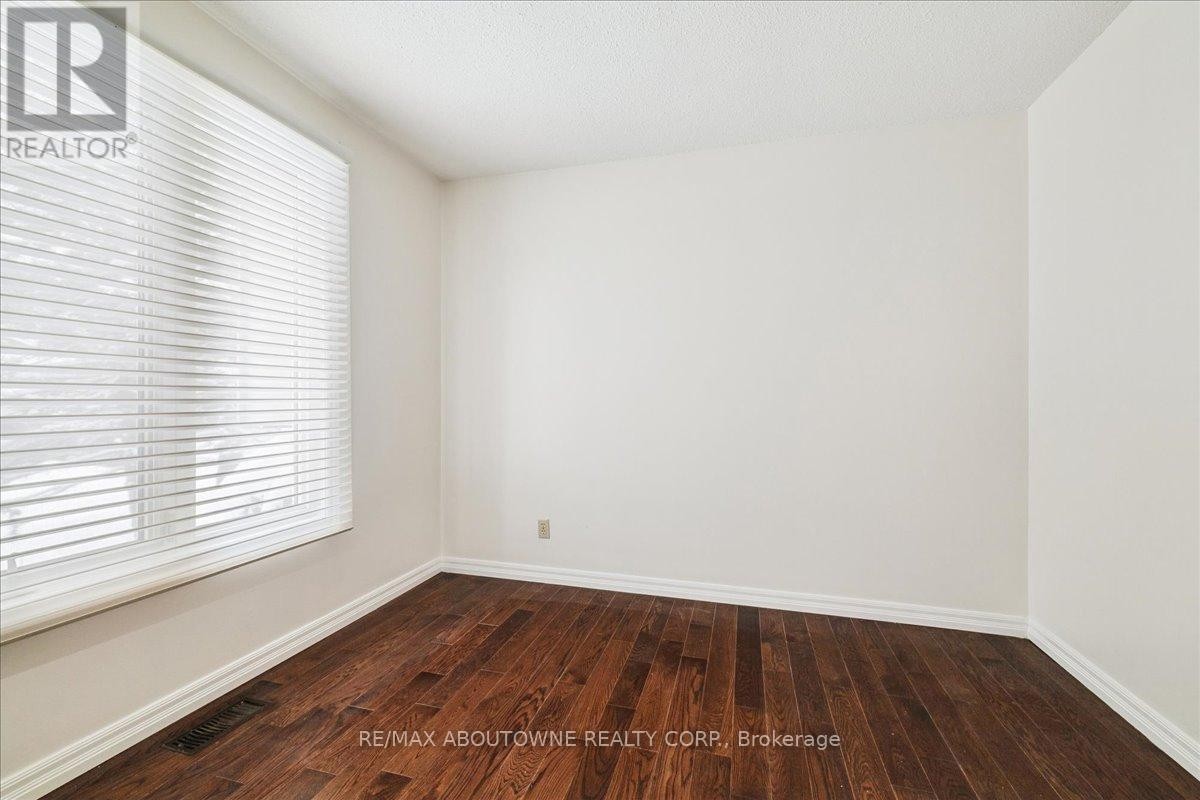 












25 BANNISDALE WAY

,
Hamilton (Carlisle),




Ontario
L0R1H2

