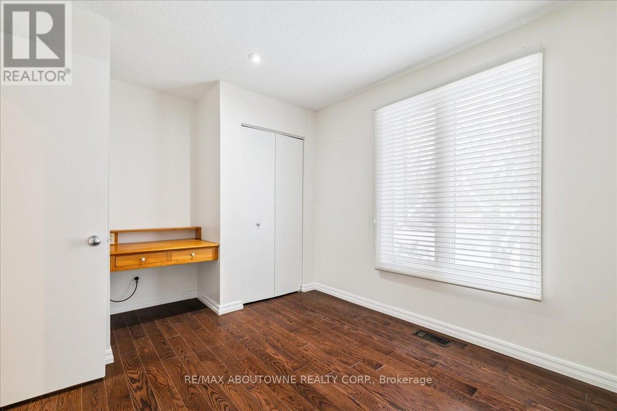 












25 BANNISDALE WAY

,
Hamilton (Carlisle),




Ontario
L0R1H2

