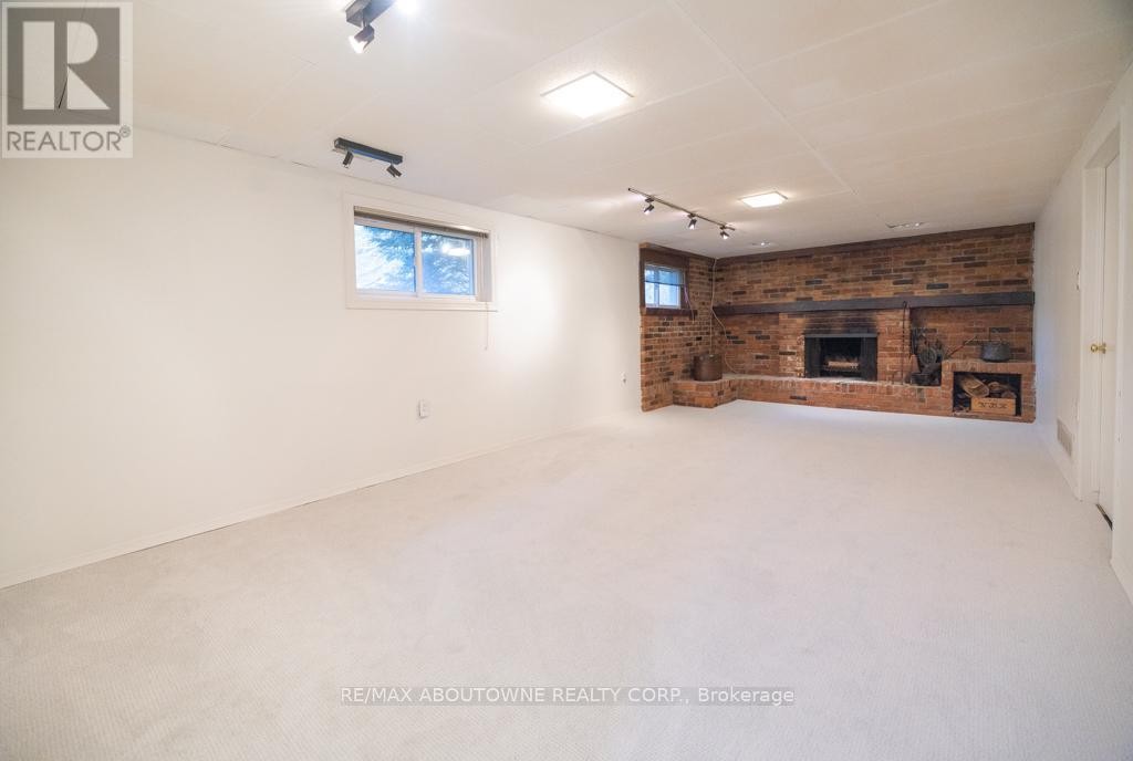 












25 BANNISDALE WAY

,
Hamilton (Carlisle),




Ontario
L0R1H2

