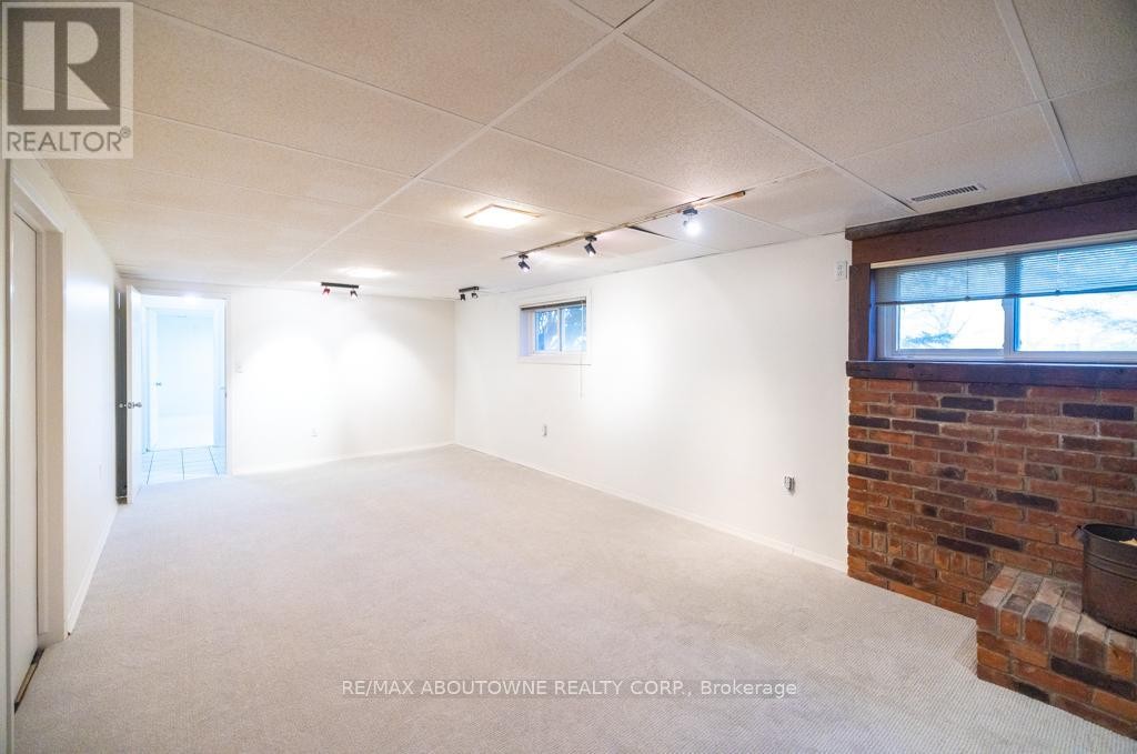 












25 BANNISDALE WAY

,
Hamilton (Carlisle),




Ontario
L0R1H2

