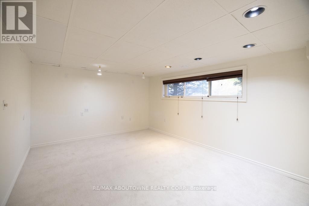 












25 BANNISDALE WAY

,
Hamilton (Carlisle),




Ontario
L0R1H2

