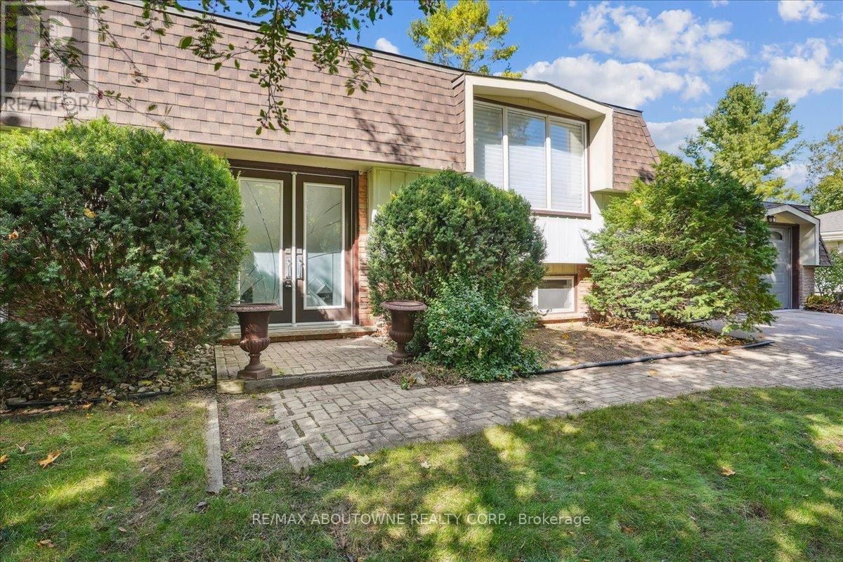 












25 BANNISDALE WAY

,
Hamilton (Carlisle),




Ontario
L0R1H2

