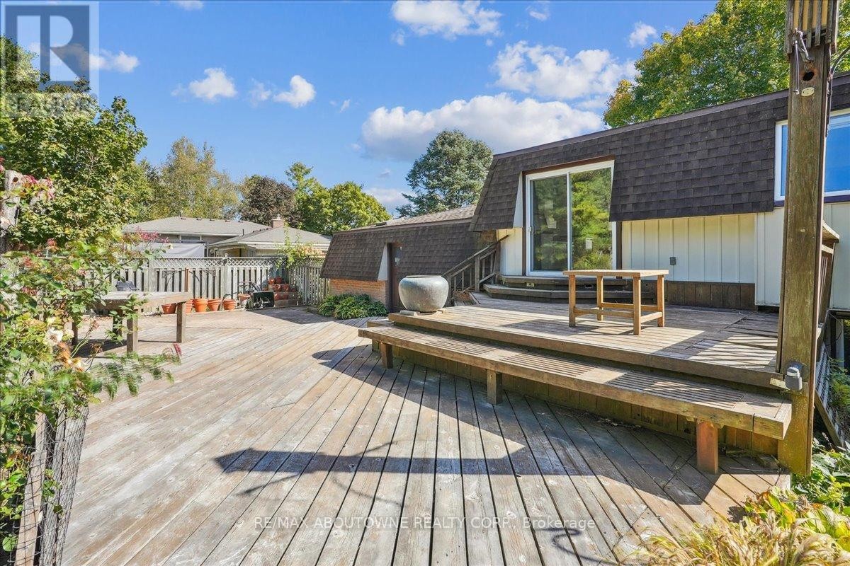 












25 BANNISDALE WAY

,
Hamilton (Carlisle),




Ontario
L0R1H2

