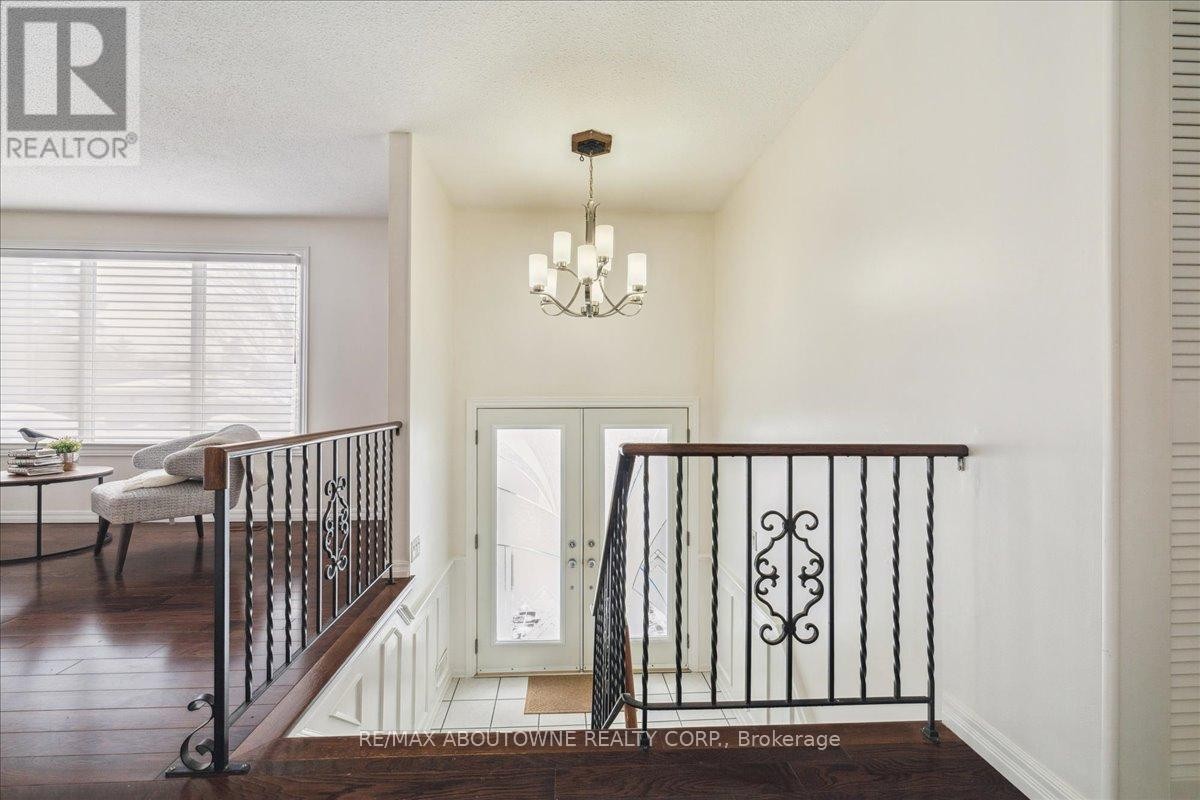 












25 BANNISDALE WAY

,
Hamilton (Carlisle),




Ontario
L0R1H2

