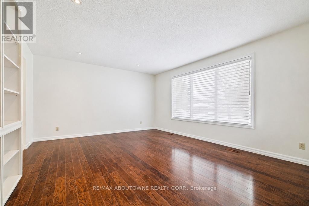 












25 BANNISDALE WAY

,
Hamilton (Carlisle),




Ontario
L0R1H2

