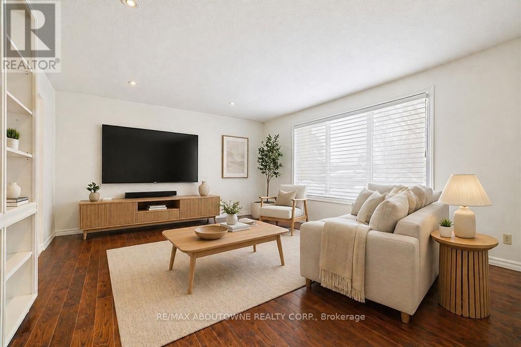 












25 BANNISDALE WAY

,
Hamilton (Carlisle),




Ontario
L0R1H2

