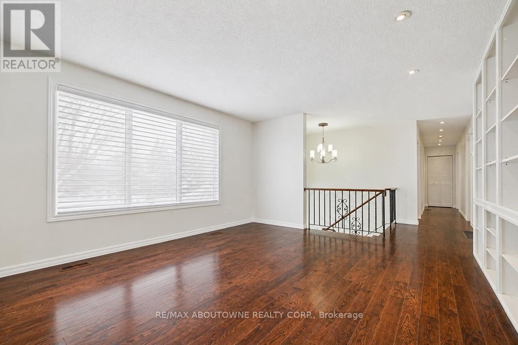 












25 BANNISDALE WAY

,
Hamilton (Carlisle),




Ontario
L0R1H2

