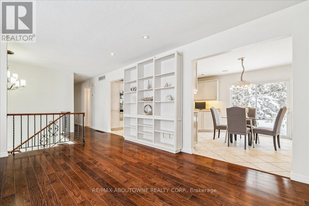 












25 BANNISDALE WAY

,
Hamilton (Carlisle),




Ontario
L0R1H2

