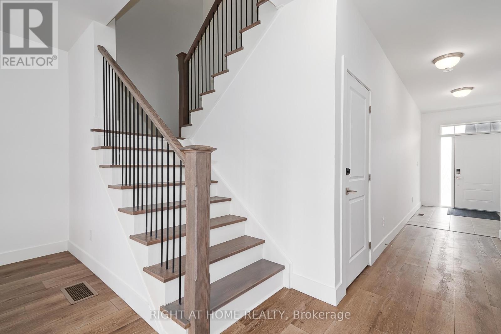 












181 COURTLAND STREET

,
Blue Mountains,




Ontario
L5N4V7

