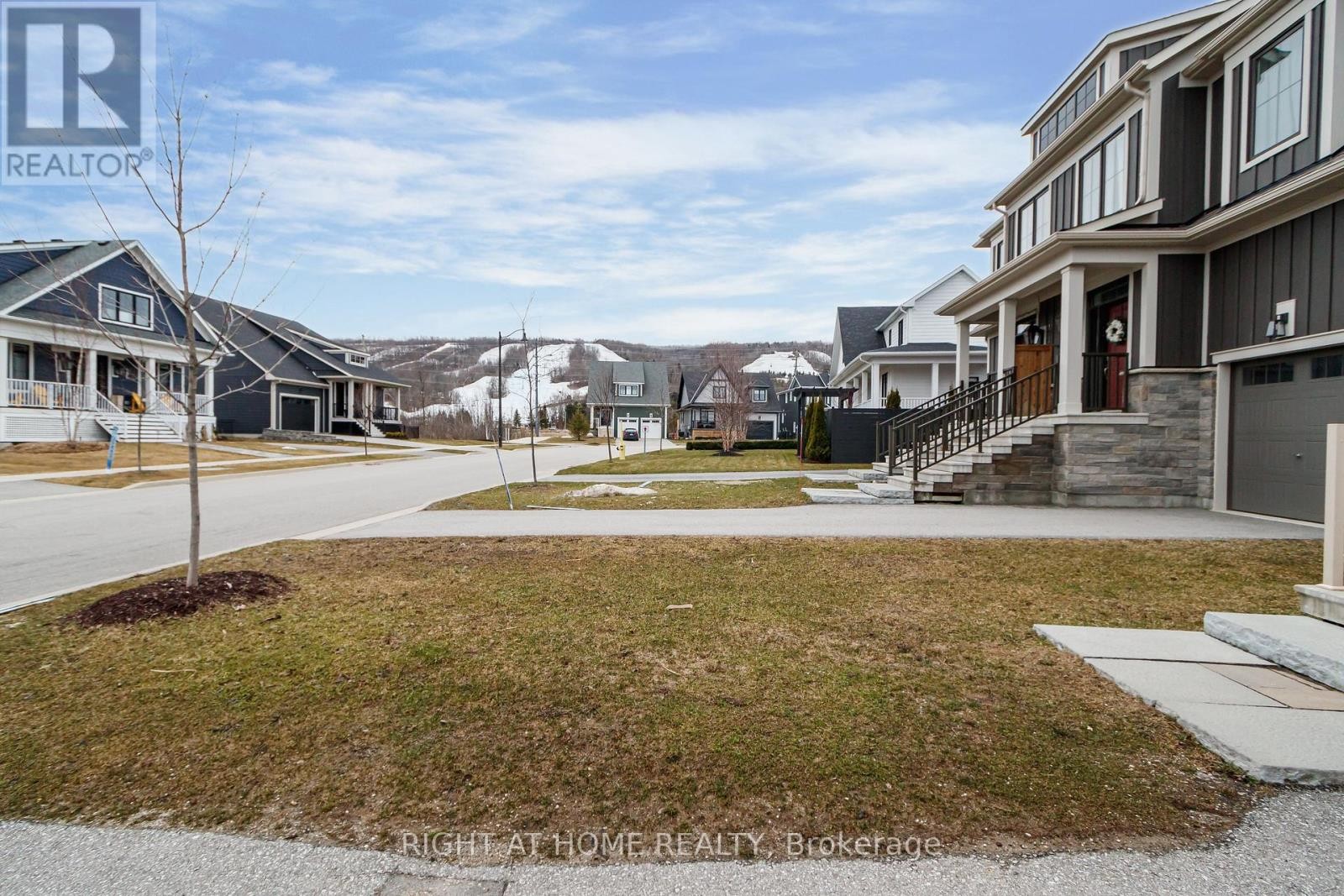 












181 COURTLAND STREET

,
Blue Mountains,




Ontario
L5N4V7

