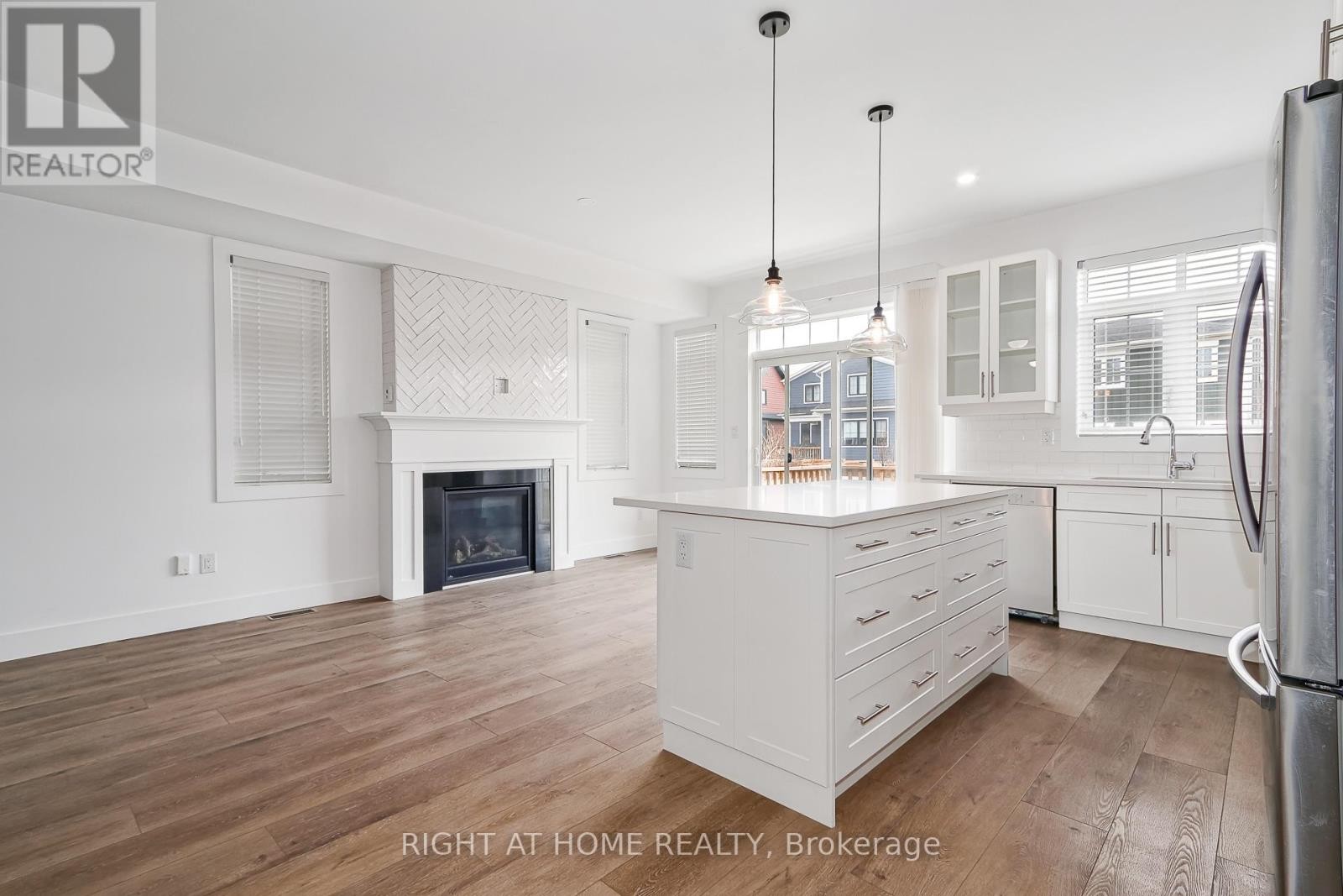 












181 COURTLAND STREET

,
Blue Mountains,




Ontario
L5N4V7


