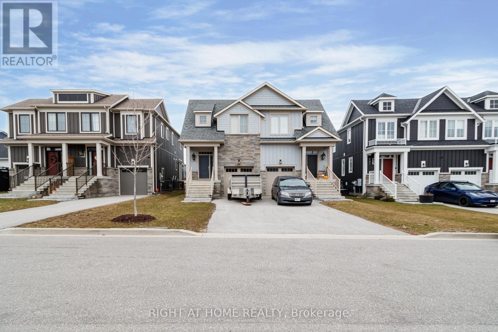 












LOWER - 181 COURTLAND STREET

,
Blue Mountains,




Ontario
L5N4V7

