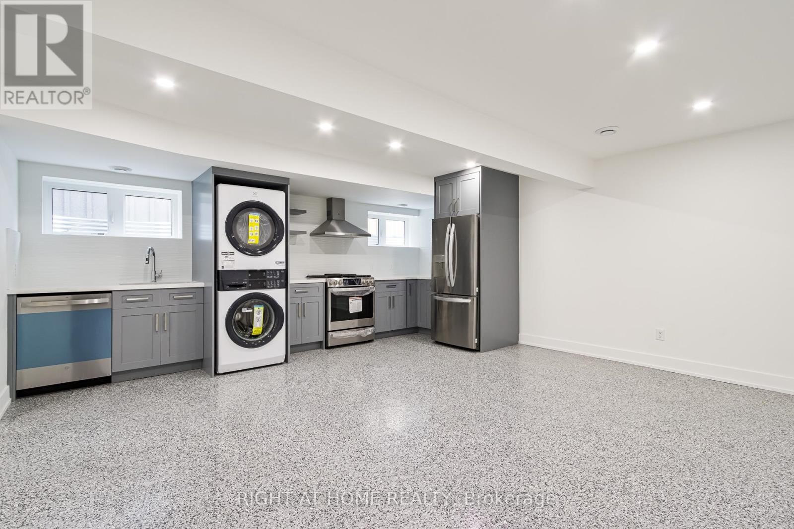 












LOWER - 181 COURTLAND STREET

,
Blue Mountains,




Ontario
L5N4V7

