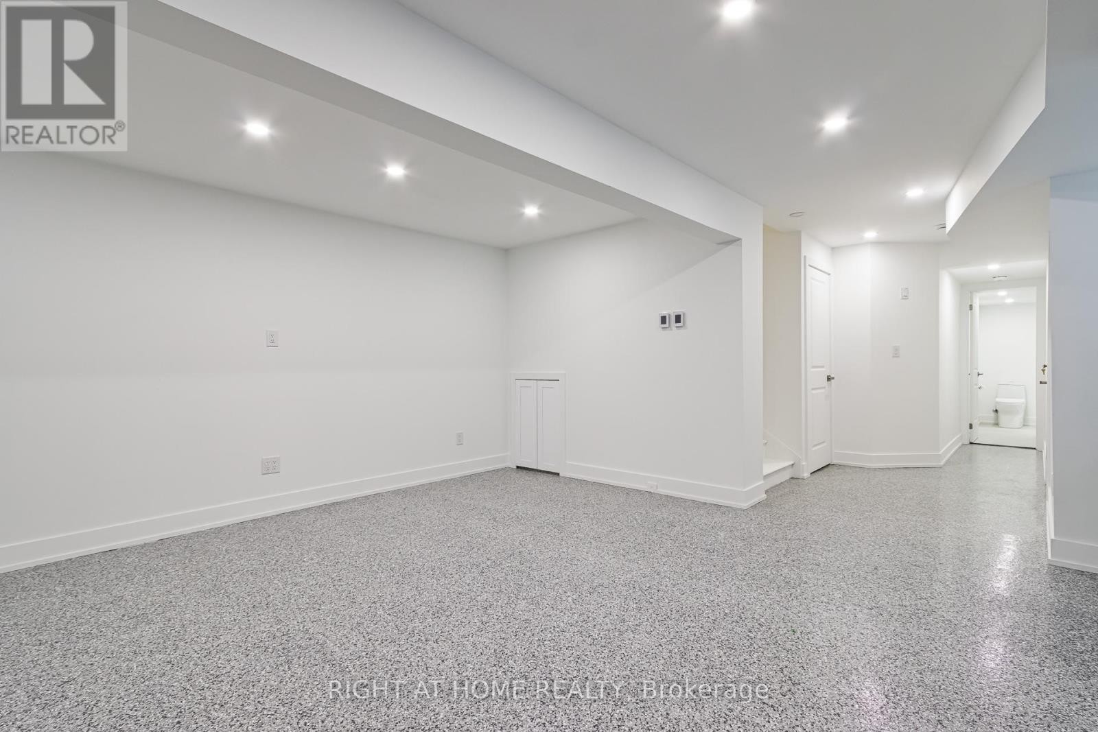 












LOWER - 181 COURTLAND STREET

,
Blue Mountains,




Ontario
L5N4V7

