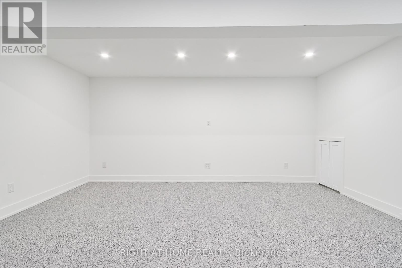 












LOWER - 181 COURTLAND STREET

,
Blue Mountains,




Ontario
L5N4V7

