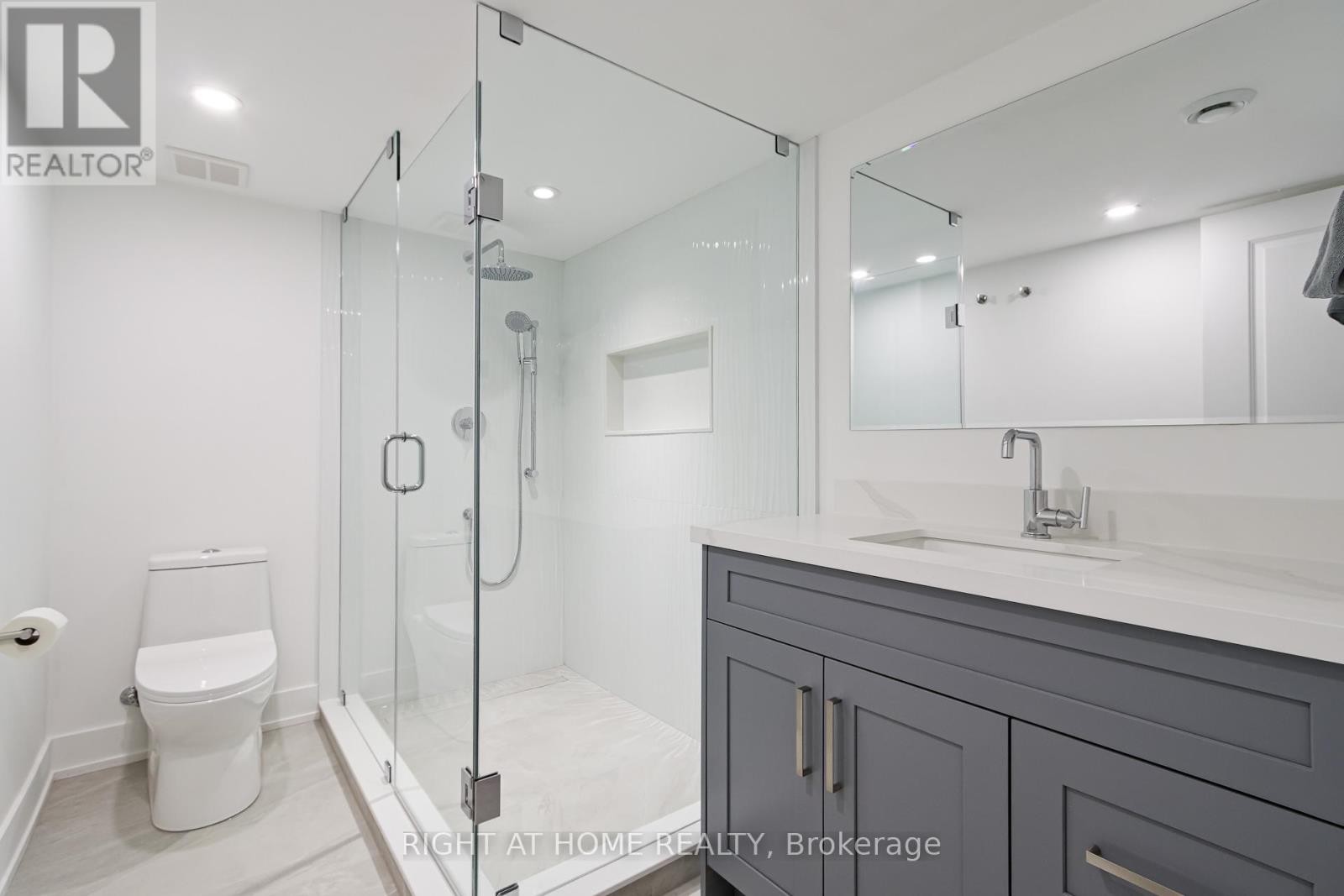 












LOWER - 181 COURTLAND STREET

,
Blue Mountains,




Ontario
L5N4V7

