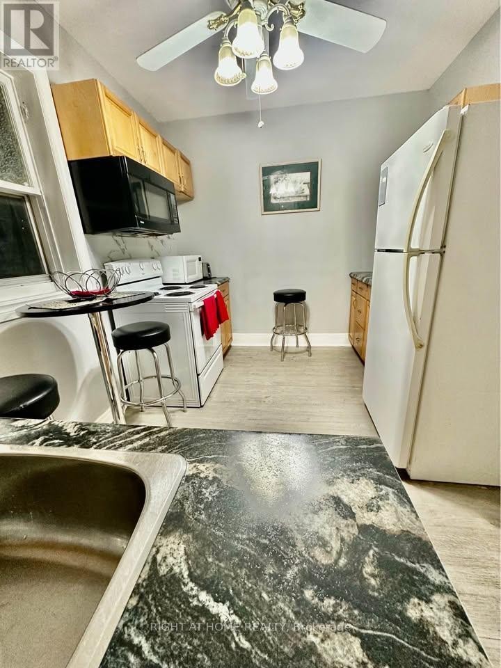 












541 AYLMER STREET N

,
Peterborough (Town Ward 3),




Ontario
K9H3W6

