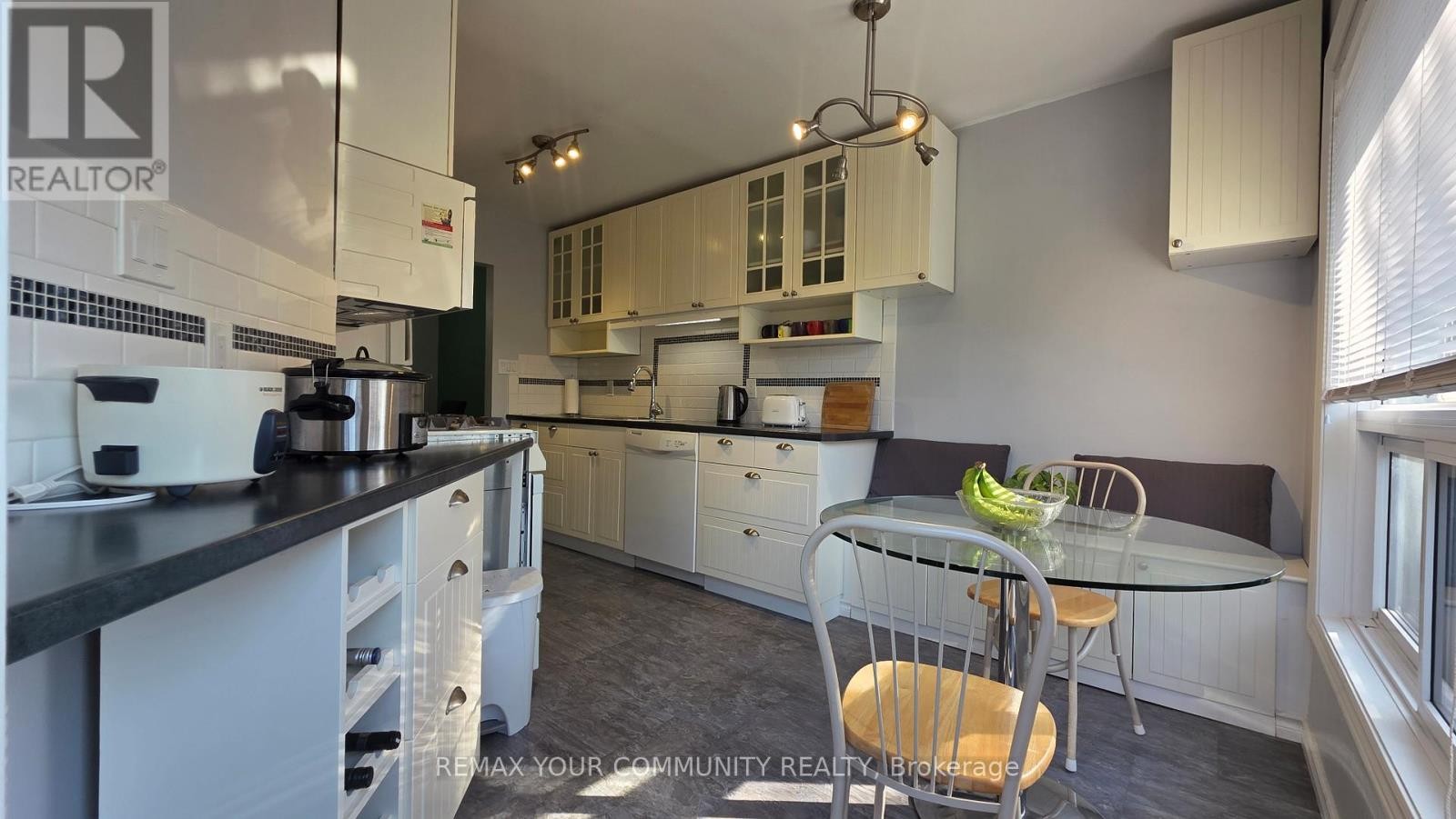












19 - 210 HIGHLAND CRESCENT

,
Kitchener,




Ontario
N2M5H7

