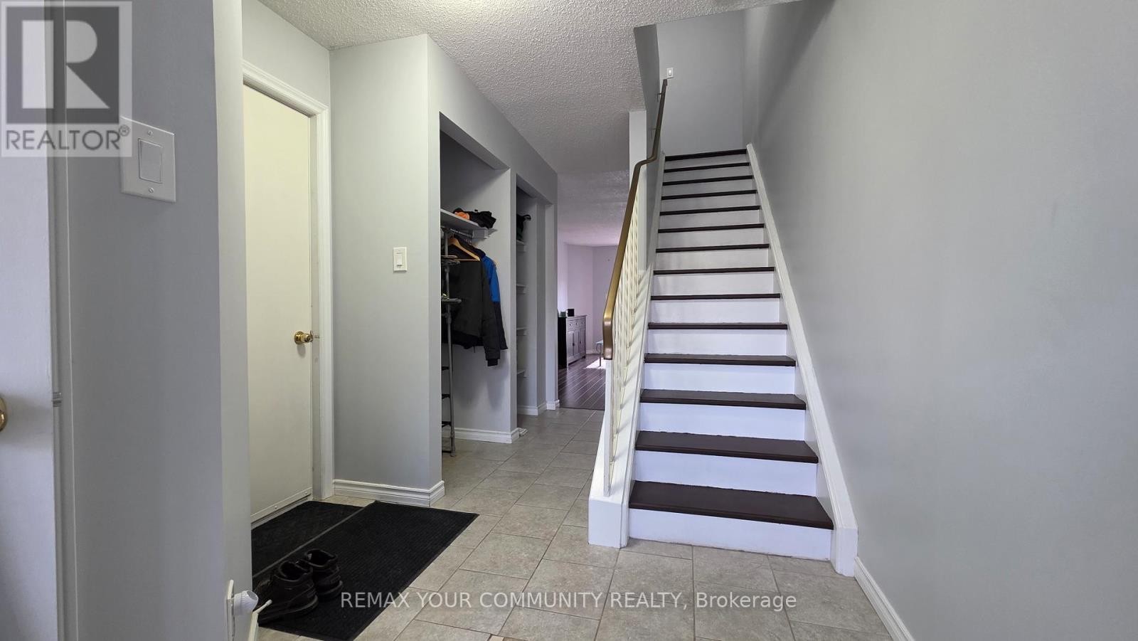 












19 - 210 HIGHLAND CRESCENT

,
Kitchener,




Ontario
N2M5H7

