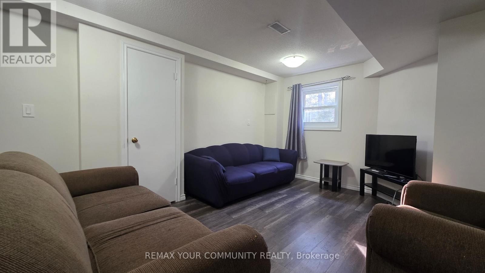 












19 - 210 HIGHLAND CRESCENT

,
Kitchener,




Ontario
N2M5H7

